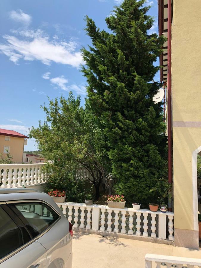 Apartmani Gabi Cesarica Bagian luar foto