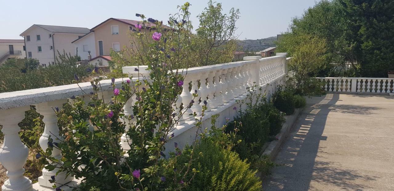 Apartmani Gabi Cesarica Bagian luar foto